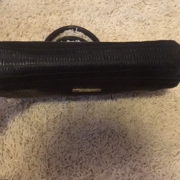 Liz Claiborne black textured handbag - Picture 5 of 8